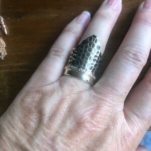 Kendra Scott gold Paige ring size 7 with black inlay